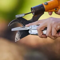 Rebar Metalik